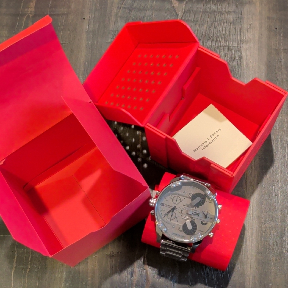 BNWT Diesel Mr. Daddy 2.0 Men's Watch with Oversized Chronograph Watch Dial